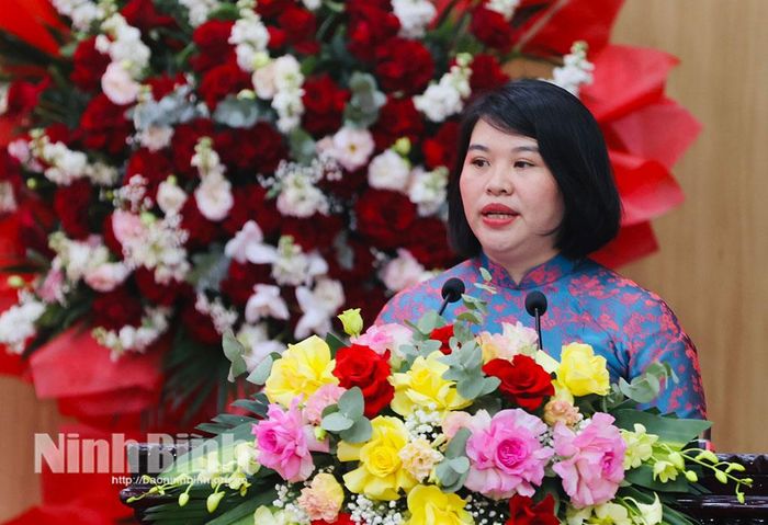 Đồng chí Vũ Thị Dược, Bí thư Đảng uỷ xã Gia Trấn phát biểu tại buổi gặp mặt.
