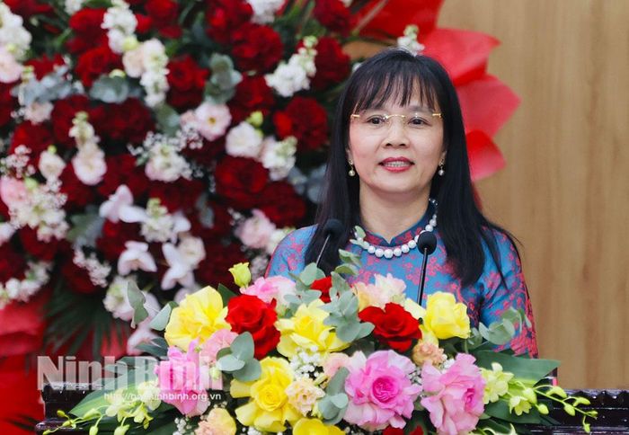Đồng chí Nguyễn Thị Minh Nguyệt, Phó Giám đốc Sở Giáo dục và Đào tạo phát biểu tại buổi gặp mặt.