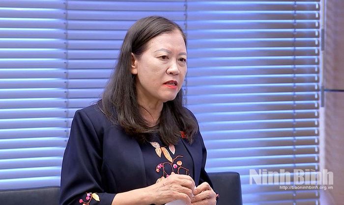 Đại biểu Lê Thị Nga, Ủy viên Trung ương Đảng, Ủy viên Ủy ban Ban Thường vụ Quốc hội, Chủ nhiệm Ủy ban Dân nguyện và Giám sát của Quốc hội phát biểu thảo luận.