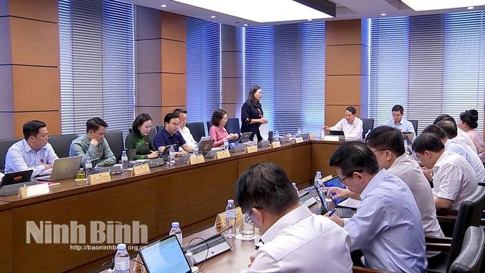 Quang cảnh phiên thảo luận tổ buổi chiều