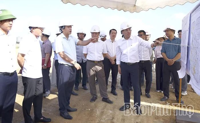 Đoàn công tác đôn đốc đẩy nhanh tiến độ giải phóng mặt bằng để thực hiện dự án Khu công nghiệp Phúc Yên.