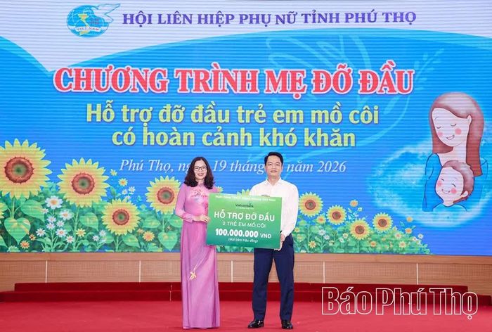 Hội LHPN phụ nữ tỉnh tiếp nhận sự hỗ trợ của các doanh nghiệp.
