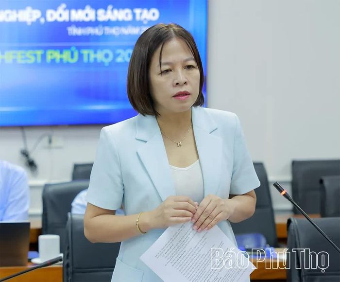Lãnh đạo Sở Khoa học và Công nghệ báo cáo một số nội dung tại hội nghị.