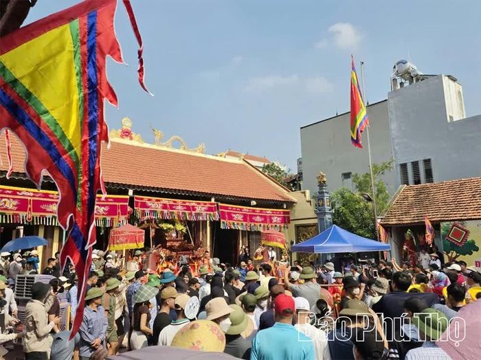 Nghi lễ rước kiệu góp phần gìn giữ và phát huy những giá trị văn hóa truyền thống của Lễ hội Đại Đồng.