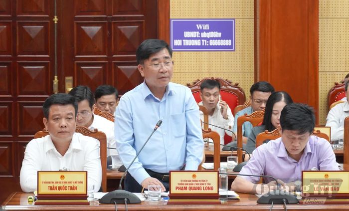 Đồng chí Trưởng ban Quản lý Khu Kinh tế tỉnh Phạm Quang Long phát biểu ý kiến - Ảnh: C.H