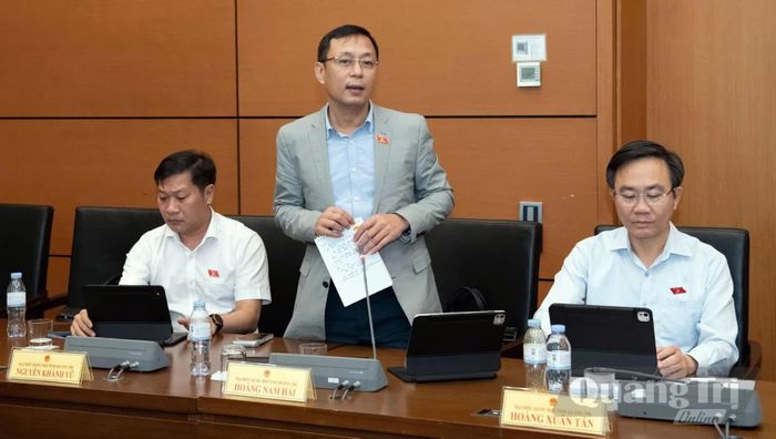 Đồng chí Hoàng Nam Hải, Ủy viên chuyên trách Ủy ban Dân nguyện và Giám sát của Quốc hội tham gia thảo luận - Ảnh: C.T.V