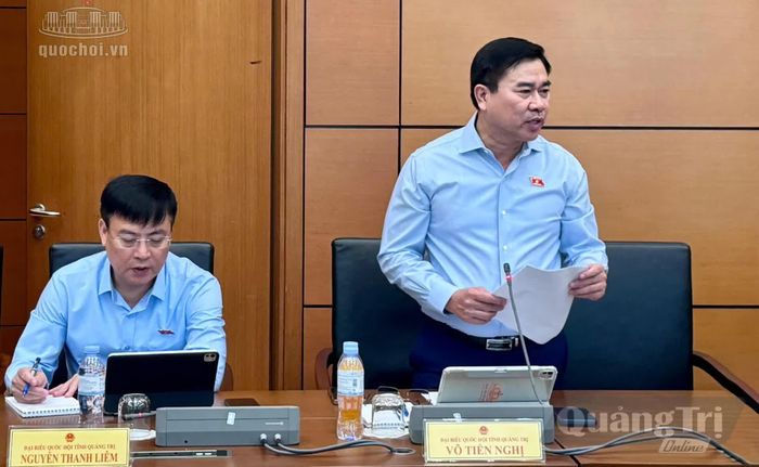 Đồng chí Võ Tiến Nghị, Thiếu tướng, Phó Tư lệnh Bộ đội Biên phòng thảo luận - Ảnh: CTV