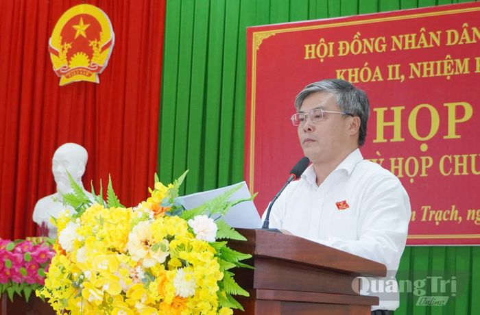 Đại diện lãnh đạo HĐND xã Nam Trạch phát biểu bế mạc kỳ họp - Ảnh: L.M