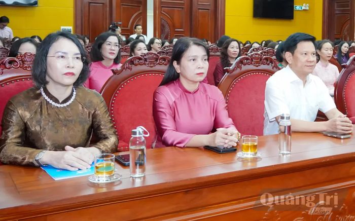 Các đại biểu tham dự buổi gặp mặt - Ảnh: N.H