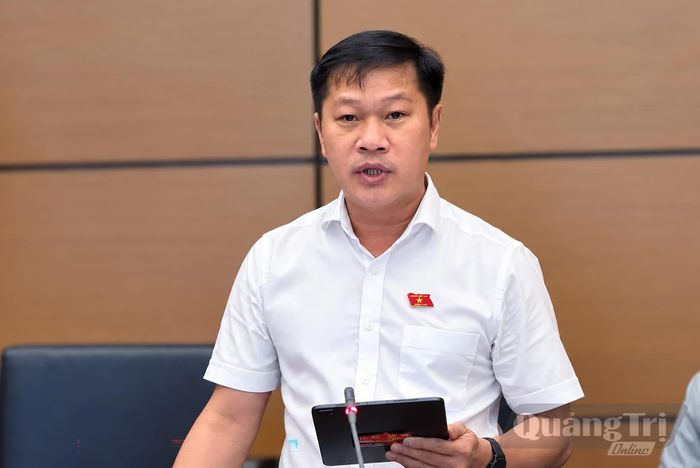 Đồng chí Nguyễn Khánh Vũ, Bí thư Đảng ủy, Chủ tịch HĐND phường Quảng Trị tham gia thảo luận - Ảnh: C.T.V