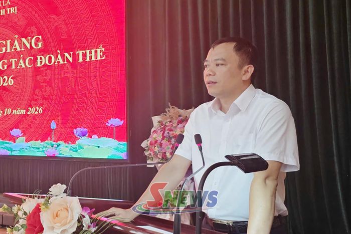 Đại diện Ban Giám hiệu Trường Chính trị tỉnh phát biểu tại lễ khai giảng.