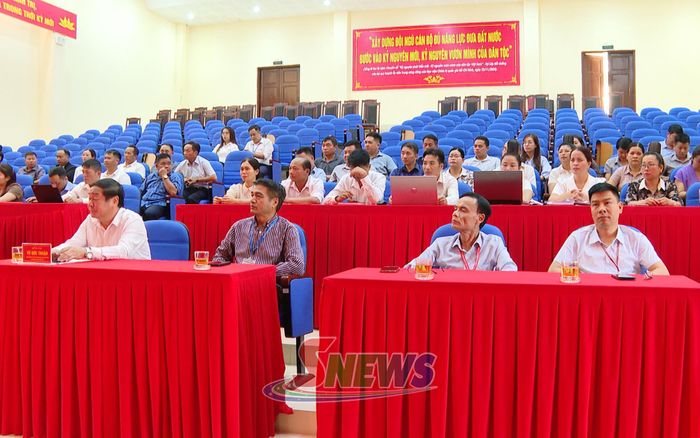Các đại biểu dự lễ khai giảng.
