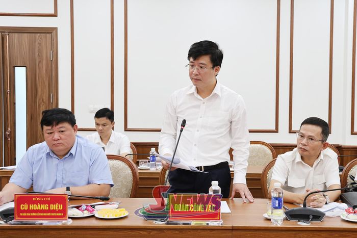 Đại diện Kiểm toán Nhà nước trình bày dự thảo báo cáo tại hội nghị.