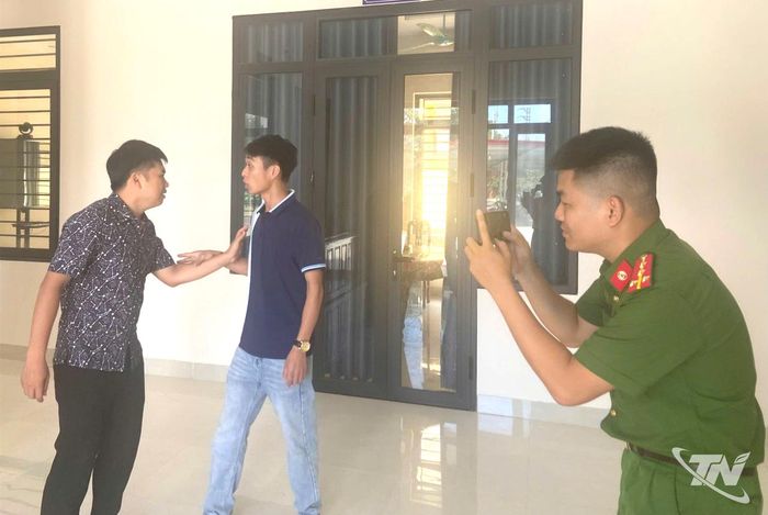 Công an xã Tân Khánh thực hiện video clip tuyên truyền pháp luật.