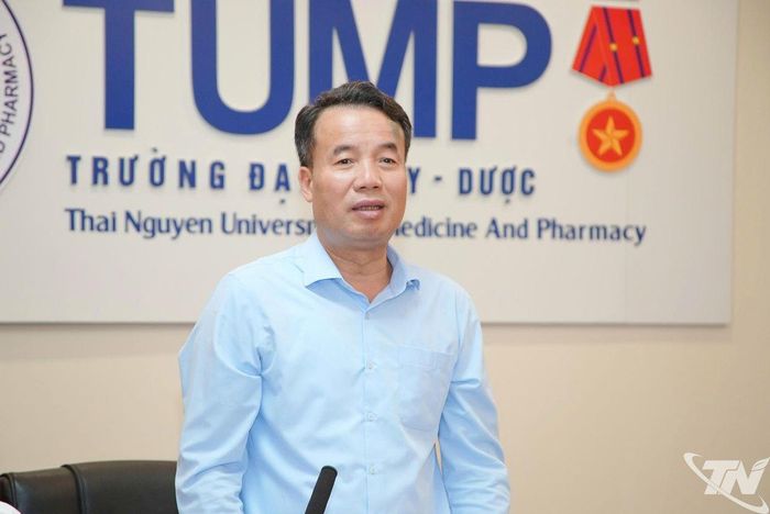 Đồng chí Chủ tịch UBND tỉnh Nguyễn Thế Mạnh phát biểu.