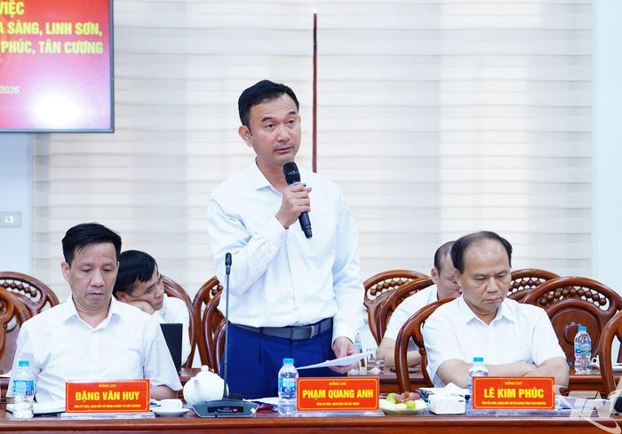 Lãnh đạo các sở, ngành phát biểu.