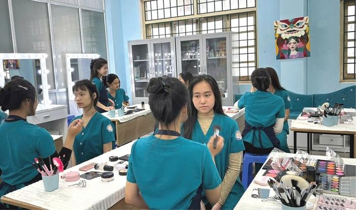 Chăm sóc sắc đẹp - ngành đào tạo được Trường Cao đẳng Công nghiệp Huế mở theo nhu cầu thị trường.