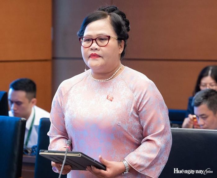 Đại biểu Nguyễn Thị Sửu nhấn mạnh đến trách nhiệm cụ thể của cơ quan lưu giữ hồ sơ trong dự thảo Luật Nuôi con nuôi (sửa đổi). Ảnh: Đoàn ĐBQH thành phố cung cấp