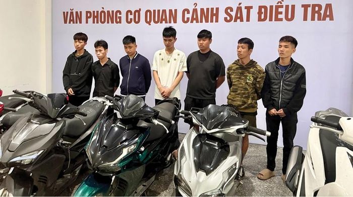  Công an TP. Huế bắt tạm giam 7 bị can trong vụ hai nhóm thanh niên mang hung khí đánh chém nhau trên nhiều tuyến đường.