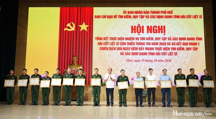 Khen thưởng các điển hình có thành tích xuất sắc trong thực hiện nhiệm vụ năm 2026. 