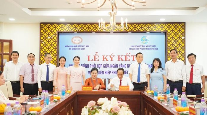 Ngân hàng Nhà nước chi nhánh Khu vực 9 và Hội Liên hiệp Phụ nữ thành phố Huế ký kết chương trình phối hợp.