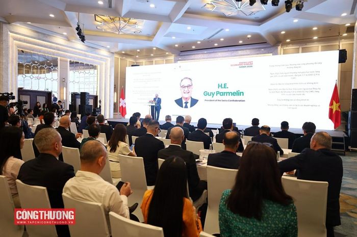 Tổng thống Guy Parmelin nhấn mạnh, Hiệp định Thương mại Tự do (FTA) giữa Việt Nam và khối EFTA không chỉ là một công cụ thương mại mà là cam kết mang tính chiến lược nhằm tăng cường hợp tác kinh tế, gia tăng tính chắc chắn về pháp lý, nâng cao khả năng tiếp cận thị trường và mở ra không gian hợp tác mới cho doanh nghiệp hai nước