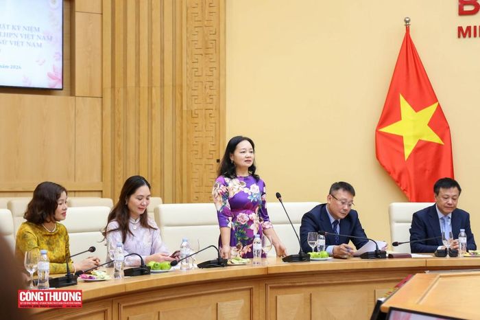 Đồng chí Nguyễn Thị Lâm Giang - Cục trưởng Cục Khoa học, Công nghệ và Chuyển đổi số, phát biểu tại buổi gặp mặt.