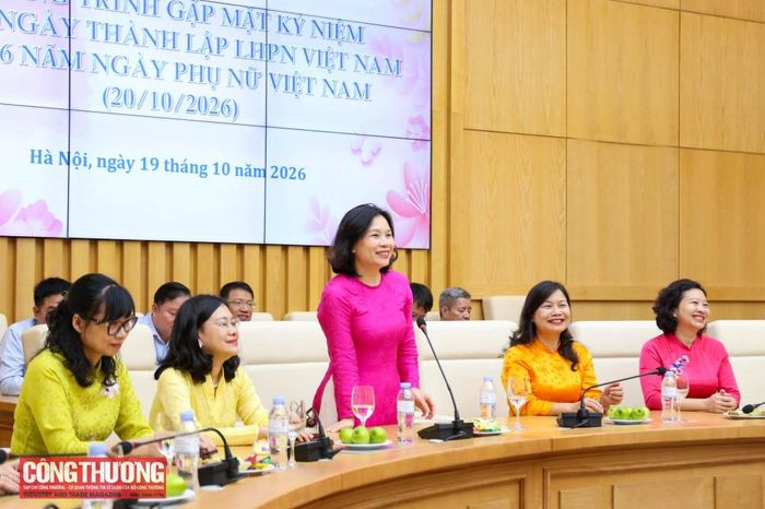 Đồng chí Phạm Thị Lệ Nhung - Tổng Biên tập Tạp chí Công Thương, đại diện khối đơn vị sự nghiệp công lập phát biểu tại chương trình.