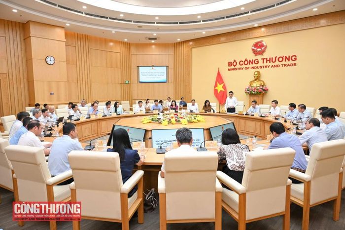 Bộ trưởng Lê Mạnh Hùng chủ trì buổi làm việc với các viện nghiên cứu, các trường đại học, cao đẳng trực thuộc Bộ