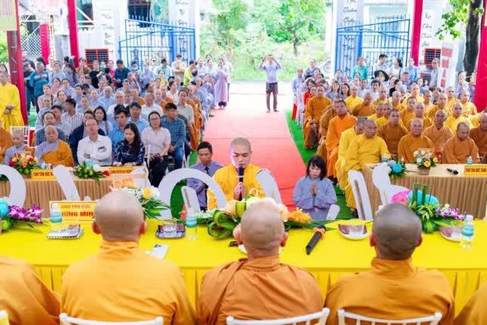 Đại đức tân trụ trì dâng lời phát nguyện 