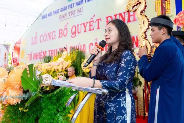 Bà Lê Thị Thanh Bích phát biểu 