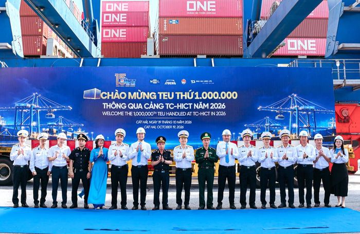 Các đại biểu tham dự lễ chào mừng TEU thứ một triệu thông qua Cảng container Quốc tế Tân Cảng Hải Phòng trong năm 2026.