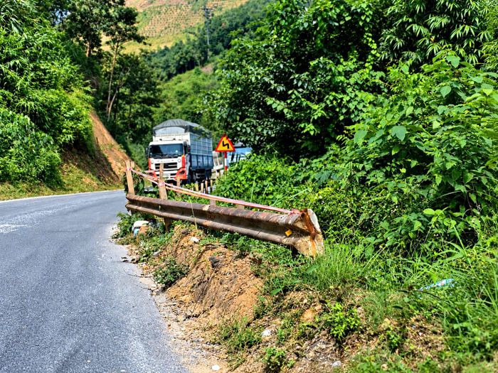 Trước đó, dự án đã được Chủ tịch UBND tỉnh Lào Cai phê duyệt. Sở Xây dựng tỉnh Lào Cai là chủ đầu tư, chịu trách nhiệm tổ chức triển khai dự án theo các quy định của pháp luật về xây dựng, đường bộ và những quy định pháp luật có liên quan.