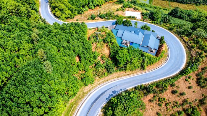 Theo nội dung điều chỉnh được UBND tỉnh Lào Cai phê duyệt, tổng mức đầu tư dự án tăng từ 28,5 tỷ đồng lên 33,03 tỷ đồng, tương ứng tăng hơn 4,53 tỷ đồng so với phương án được phê duyệt trước đó.