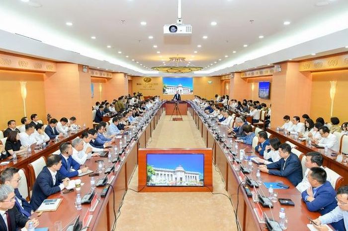 Thống đốc Ngân hàng Nhà nước Phạm Đức Ấn chủ trì cuộc họp.