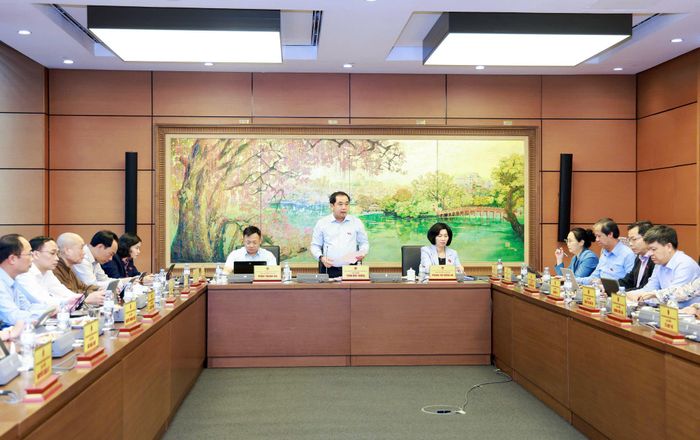 Quang cảnh thảo luận tại Tổ 1. Ảnh: Duy Linh