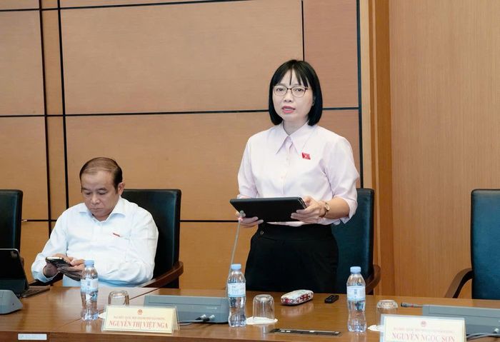 ĐBQH Nguyễn Thị Việt Nga (TP. Hải Phòng) phát biểu luận thảo luận tại tổ chiều 18/10. Ảnh: Lâm Hiển