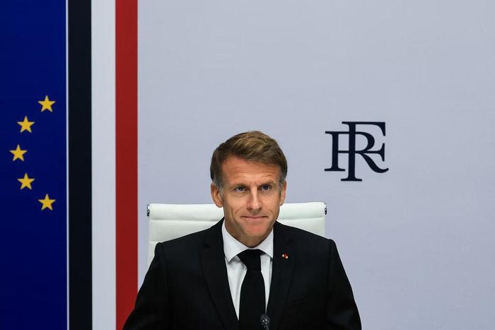 Tổng thống Pháp Emmanuel Macron phát biểu trên truyền hình hôm 18/10 lên án các vụ bạo loạn. Ảnh: LUDOVIC MARIN/POOL AFP VIA AP/Le Monde