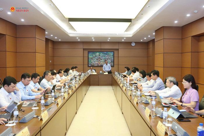 Toàn cảnh phiên thảo luận tại Tổ 13. Ảnh: An Nhiên