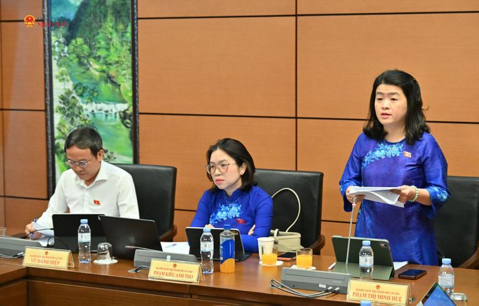 ĐBQH Phạm Thị Minh Huệ (TP. Cần Thơ) phát biểu. Ảnh: Quang Khánh