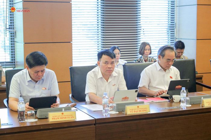 Các đại biểu tại Tổ 11 (Khánh Hòa, Quảng Ngãi, Thái Nguyên)