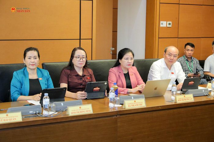 Các đại biểu tại Tổ 11 (Khánh Hòa, Quảng Ngãi, Thái Nguyên)