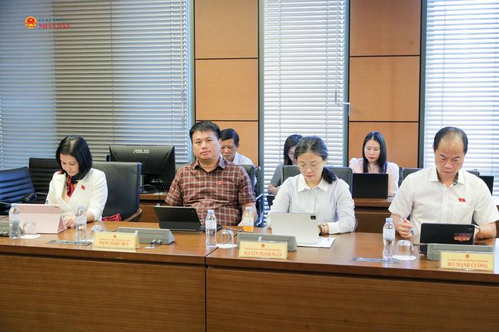 Các đại biểu tại Tổ 11 (Khánh Hòa, Quảng Ngãi, Thái Nguyên)