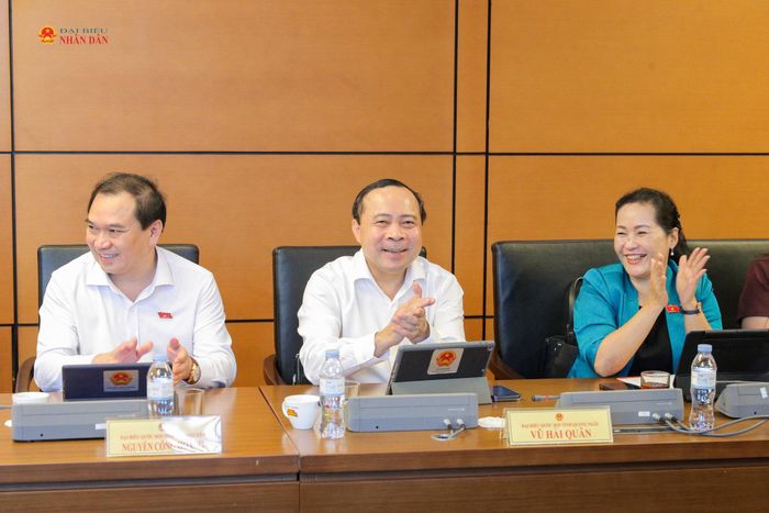 Các đại biểu tại Tổ 11 (Khánh Hòa, Quảng Ngãi, Thái Nguyên)