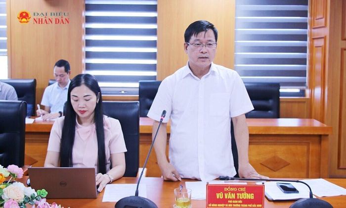 Đại diện lãnh đạo Sở Nông nghiệp và Môi trường giải trình một số nội dung Đoàn giám sát nêu tại cuộc làm việc. Ảnh: Mai Phương