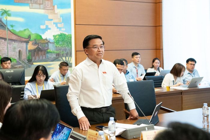 ĐBQH Bùi Xuân Hải (Hải Phòng) phát biểu thảo luận tại tổ. Ảnh: Lâm Hiển