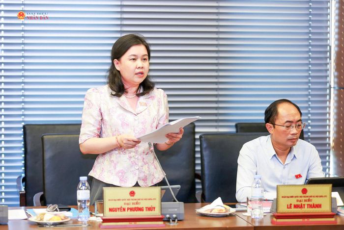 ĐBQH Nguyễn Phương Thuỷ phát biểu thảo luận tại Tổ 1. Ảnh: Văn Tuyến