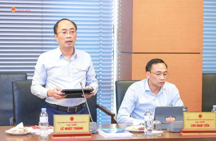 ĐBQH Lê Nhật Thành phát biểu thảo luận tại Tổ 1. Ảnh: Văn Tuyến
