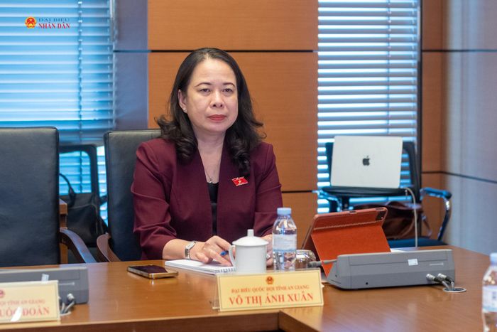 Phó Chủ tịch nước Võ Thị Ánh Xuân dự phiên thảo luận tại Tổ 16. Ảnh: Mạnh Hưng