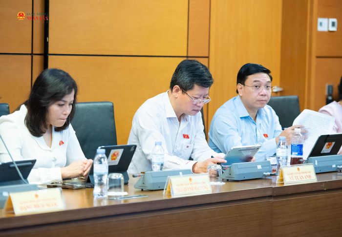 Đoàn ĐBQH tỉnh Phú Thọ tham dự phiên thảo luận. Ảnh: Xuân Quý